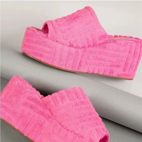 NWOT SHUZIA Curve Toe Padded Single Band Wedge Slide Sandals - Picture 3 of 9